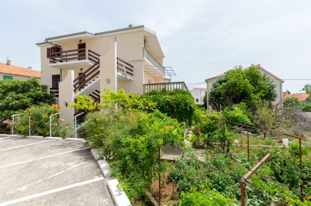 Apartment Damir Примоштен Экстерьер фото
