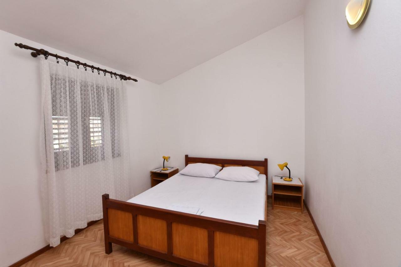 Apartment Damir Примоштен Экстерьер фото