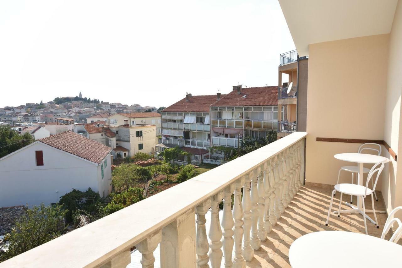 Apartment Damir Примоштен Экстерьер фото