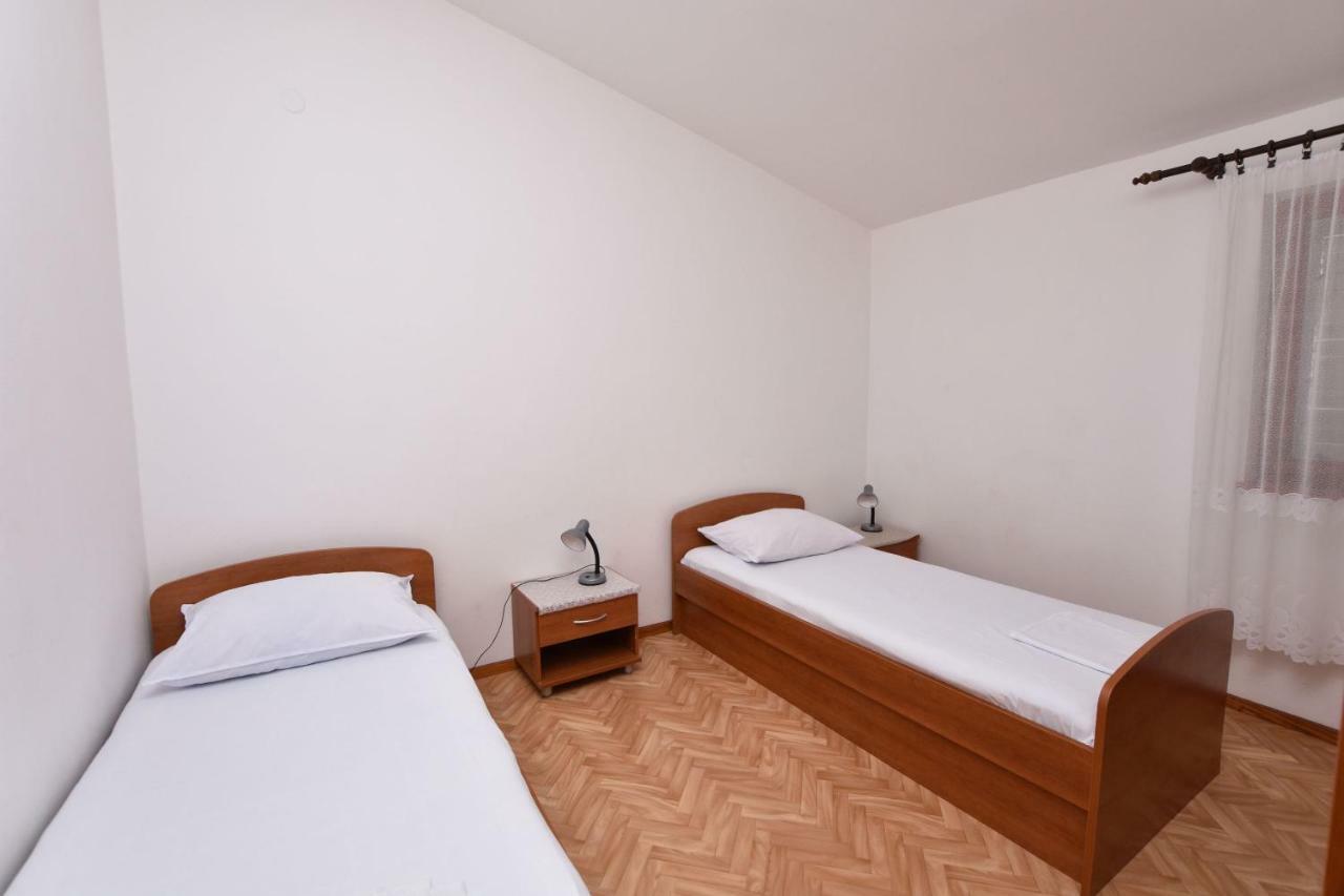 Apartment Damir Примоштен Экстерьер фото
