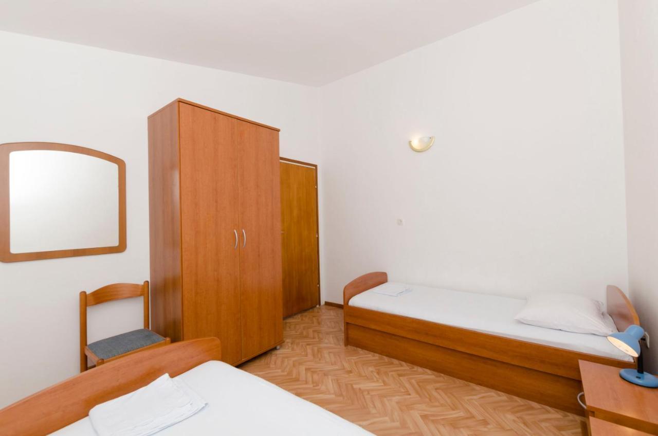 Apartment Damir Примоштен Экстерьер фото