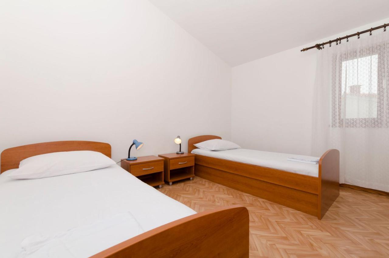 Apartment Damir Примоштен Экстерьер фото