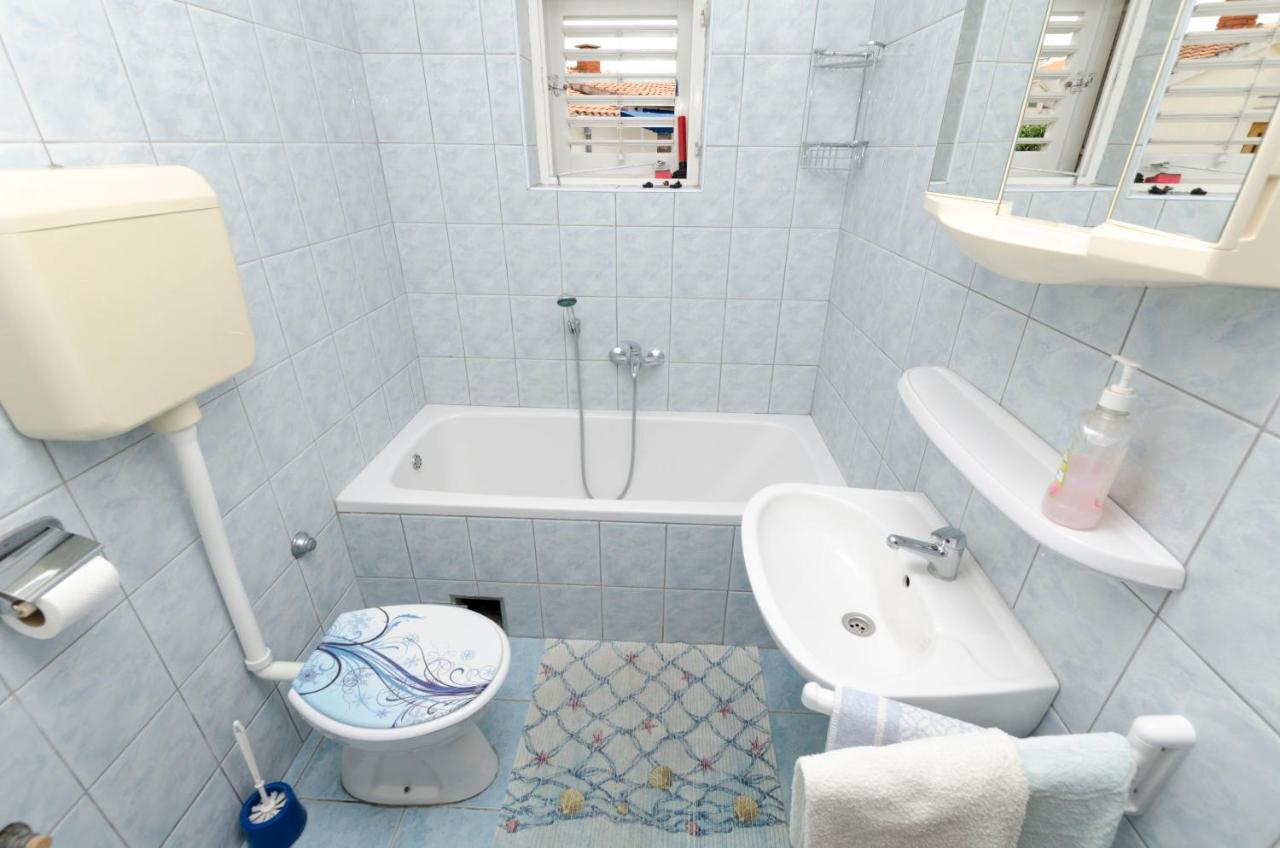 Apartment Damir Примоштен Экстерьер фото