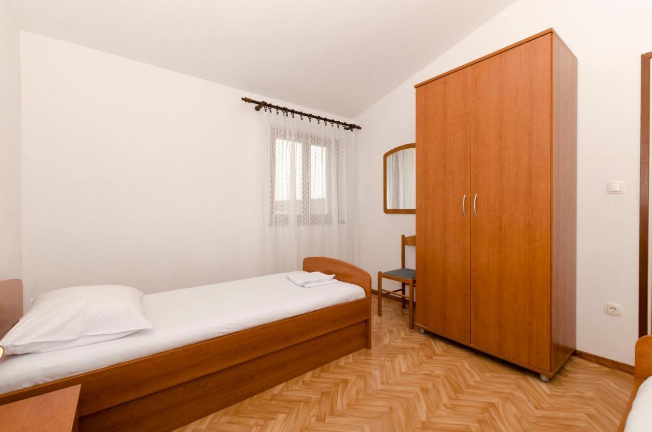 Apartment Damir Примоштен Экстерьер фото