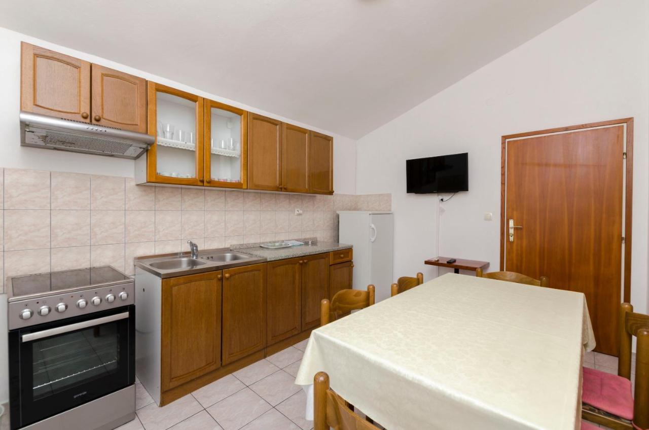 Apartment Damir Примоштен Экстерьер фото