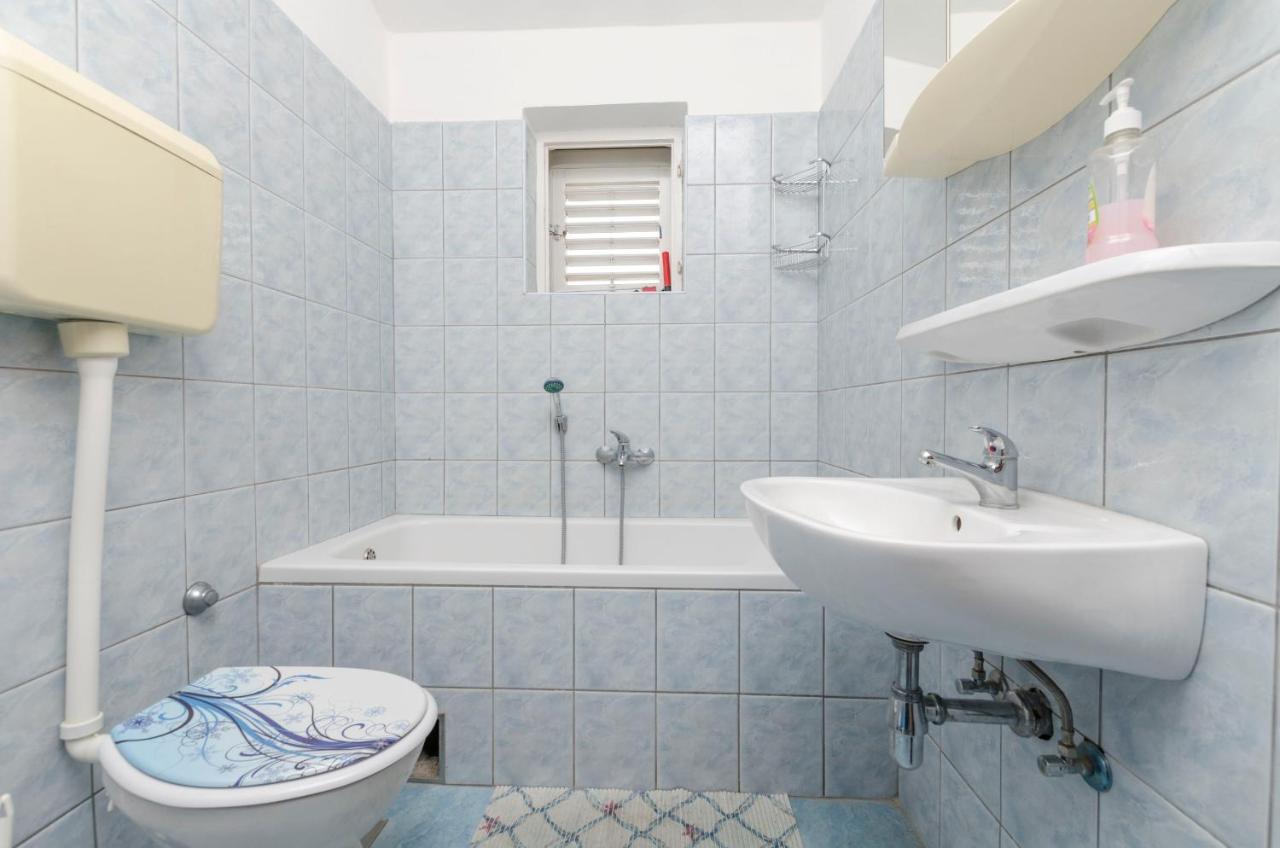 Apartment Damir Примоштен Экстерьер фото